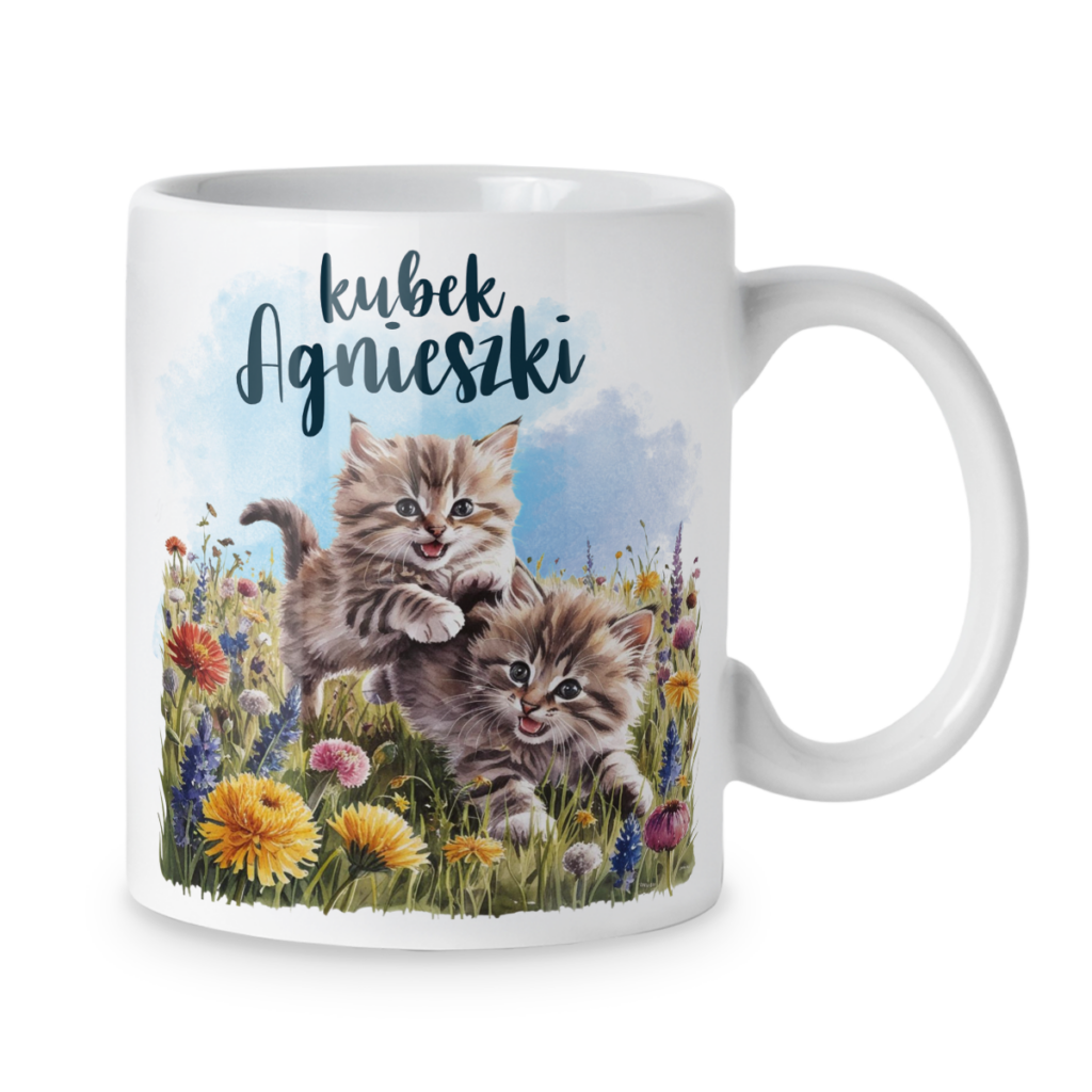 Kubek Dwa małe kotki bawiące się na łące + imię
