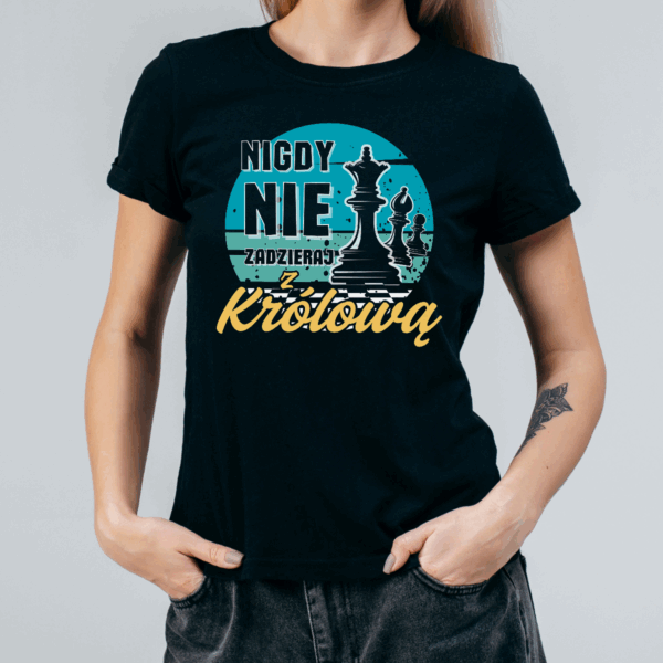 Koszulka damska Nigdy nie zadzieraj z królową czarna - obrazek 2