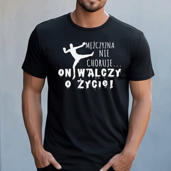 Koszulka męska Mężczyzna nie choruje on walczy o życie czarna - obrazek 2