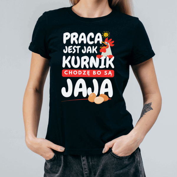 Koszulka damska Praca jest jak kurnik chodzę bo są jaja czarna - obrazek 2