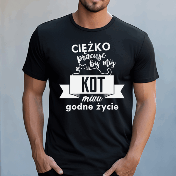 Koszulka męska Ciężko pracuję by mój kot miau godne życie czarna - obrazek 2