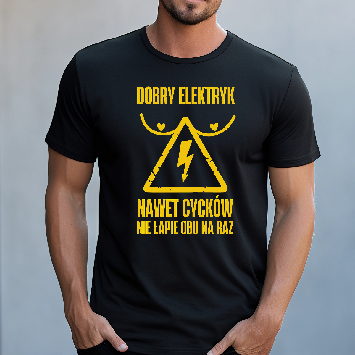 Koszulka męska Dobry elektryk nawet cycków nie łapie obu na raz czarna - obrazek 2